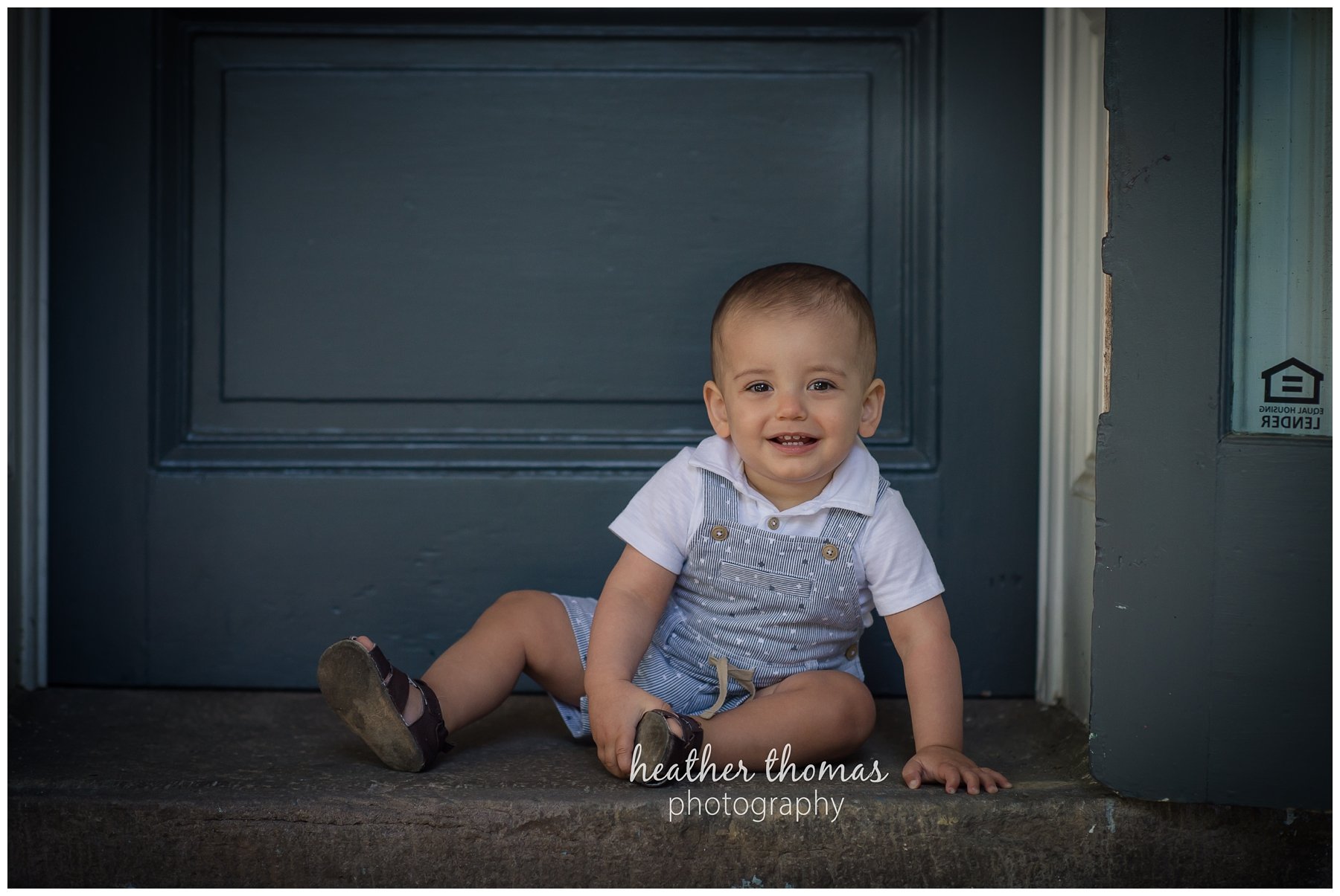first birthday cake smash pesola-4.jpg a family of three with their one year old boy at their photography session in Newtown