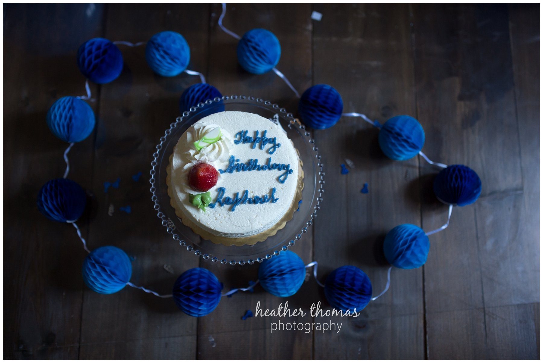 first birthday cake smash pesola-53.jpg a family of three with their one year old boy at their photography session in Newtown