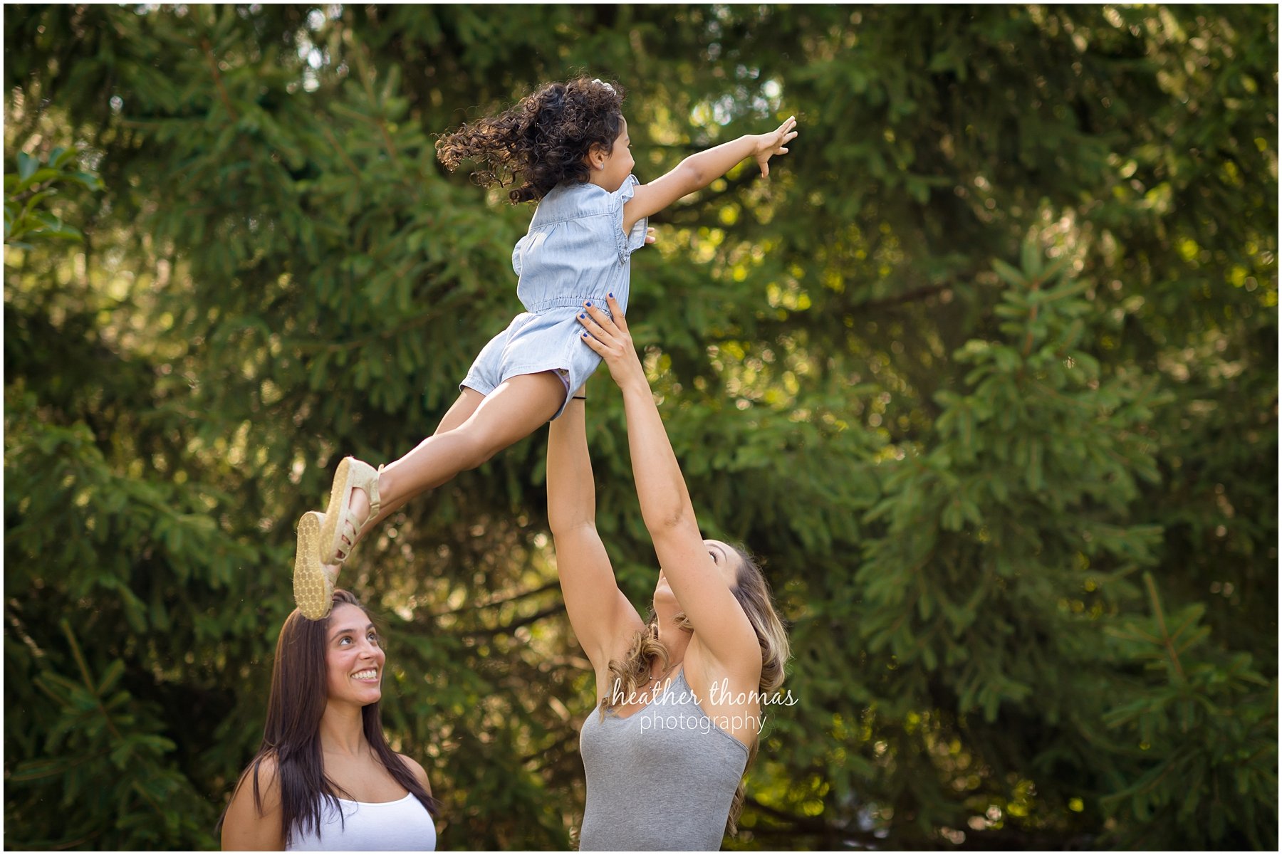 3 TIPS FOR EXTENDED FAMILY PHOTOS IN BUCKS COUNTY (OR ANYWHERE!) photo of aunts and niece in pa