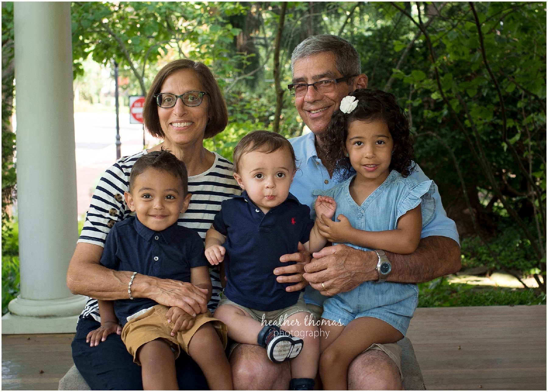 3 TIPS FOR EXTENDED FAMILY PHOTOS IN BUCKS COUNTY (OR ANYWHERE!) portrait of grandparents and grandkids