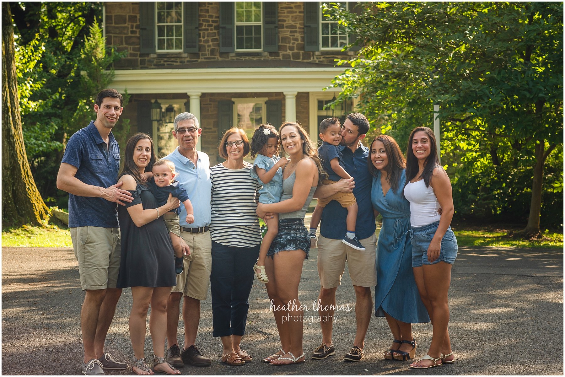 3 TIPS FOR EXTENDED FAMILY PHOTOS IN BUCKS COUNTY (OR ANYWHERE!) big family photoshoot