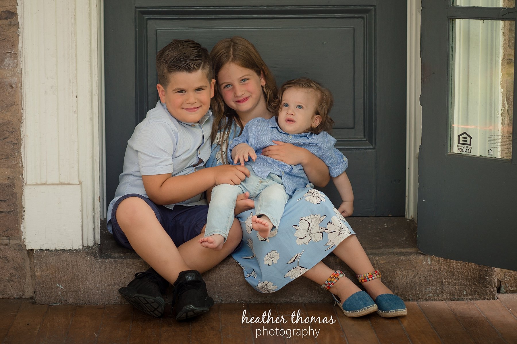 pictures of a family at the outdoor photography studio in Newtown newtown-family-portraits-25.jpg