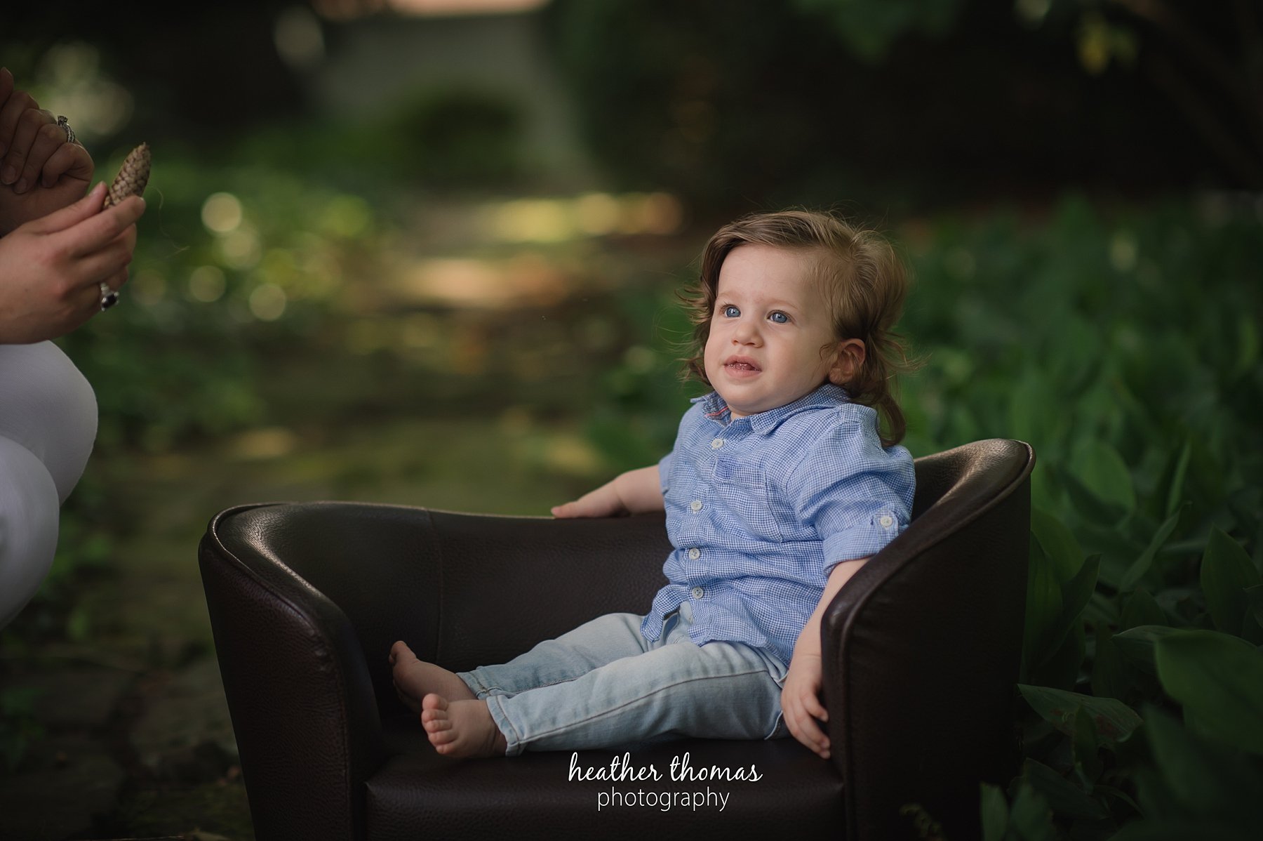 pictures of a family at the outdoor photography studio in Newtown newtown-family-portraits-58.jpg