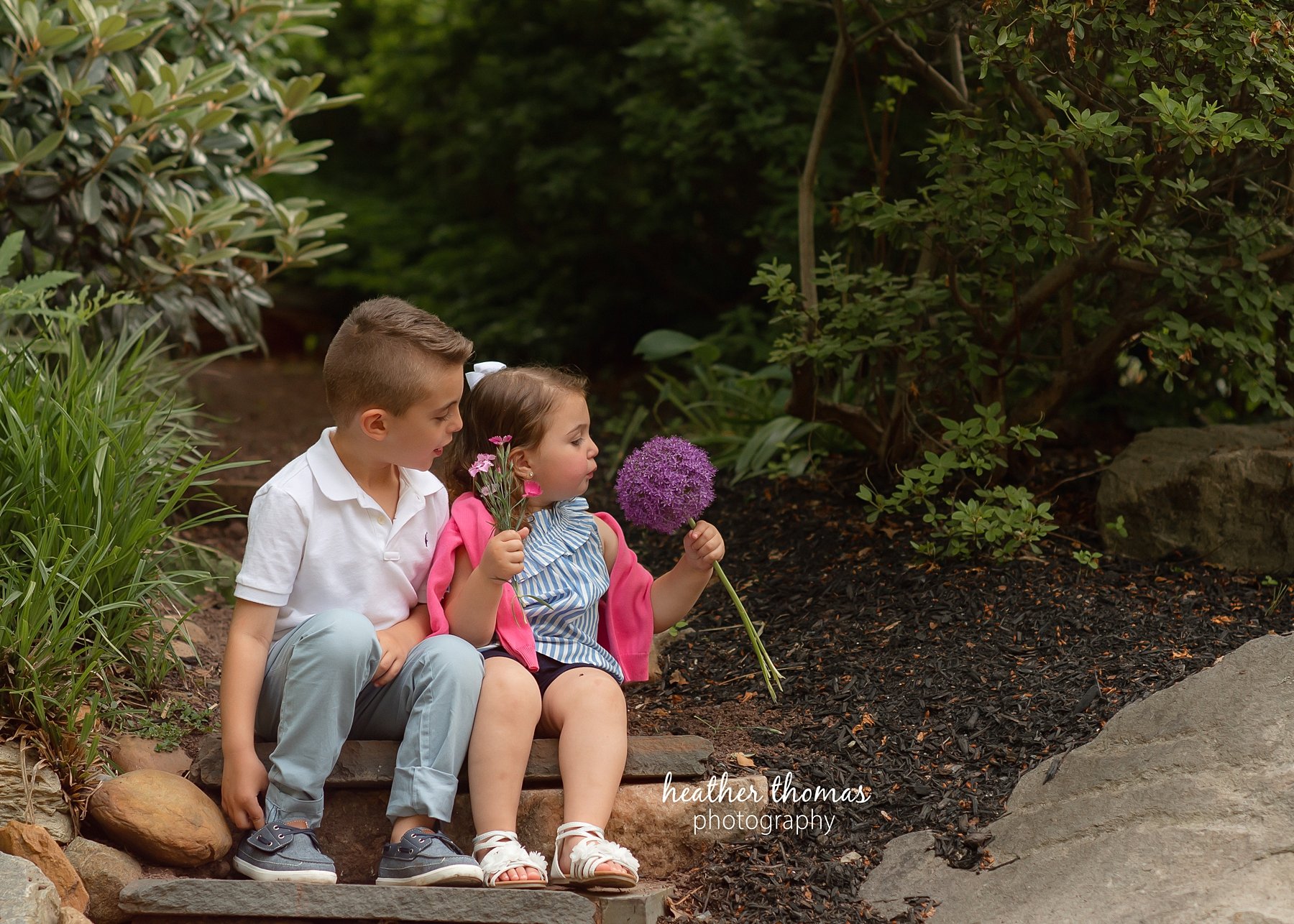 a family photo shoot at sayen gardens in NJ kids portrait at sayen gardens