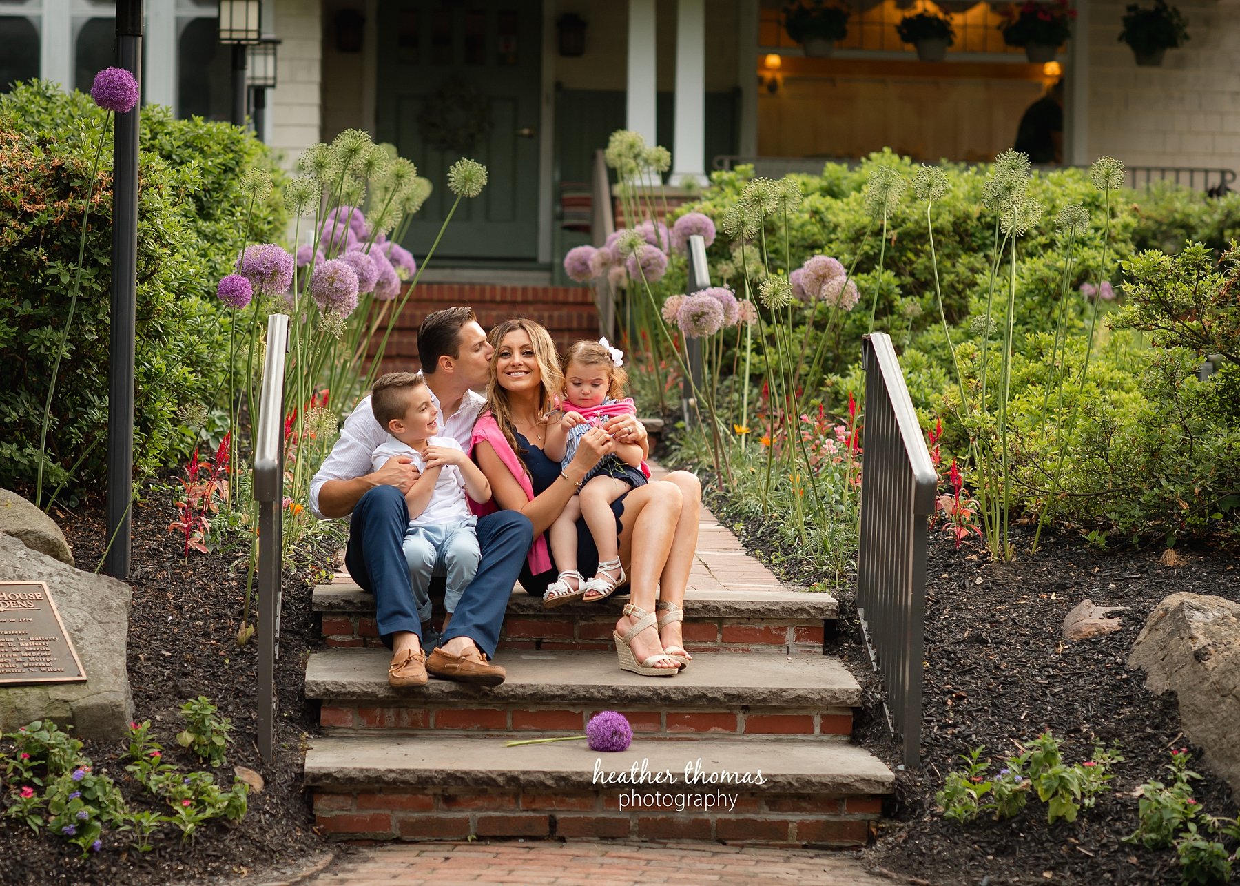 a family photo shoot at sayen gardens in NJ family portrait at sayen gardens