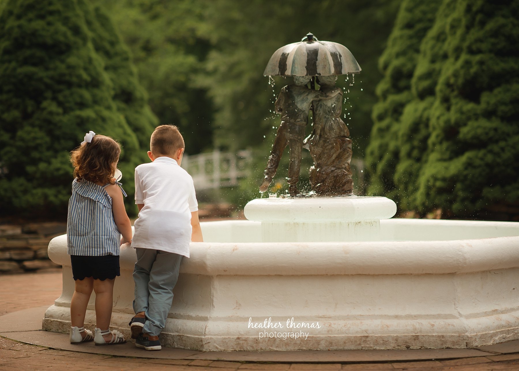 a family photo shoot at sayen gardens in NJ kids portrait at sayen gardens