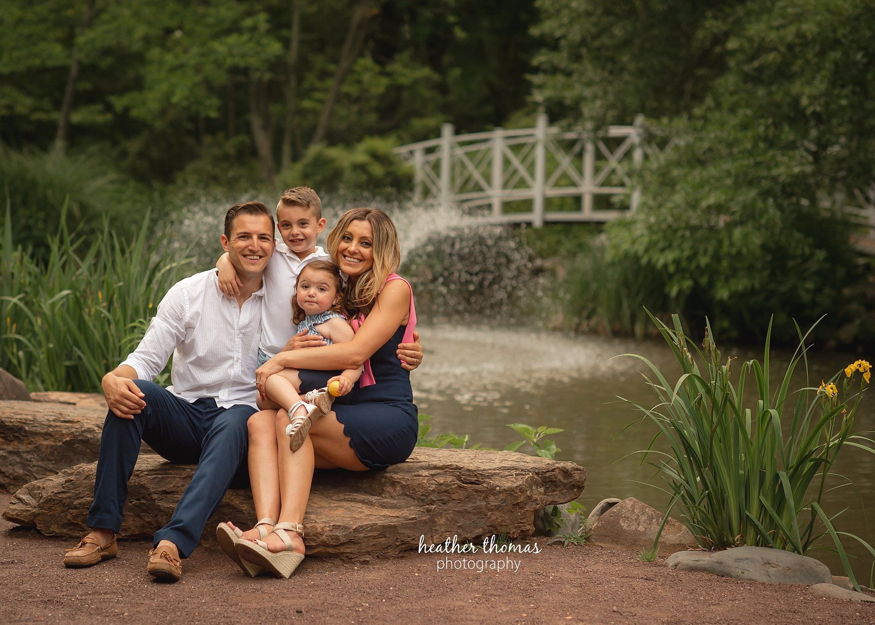 a family photo shoot at sayen gardens in NJ family portrait at sayen gardens