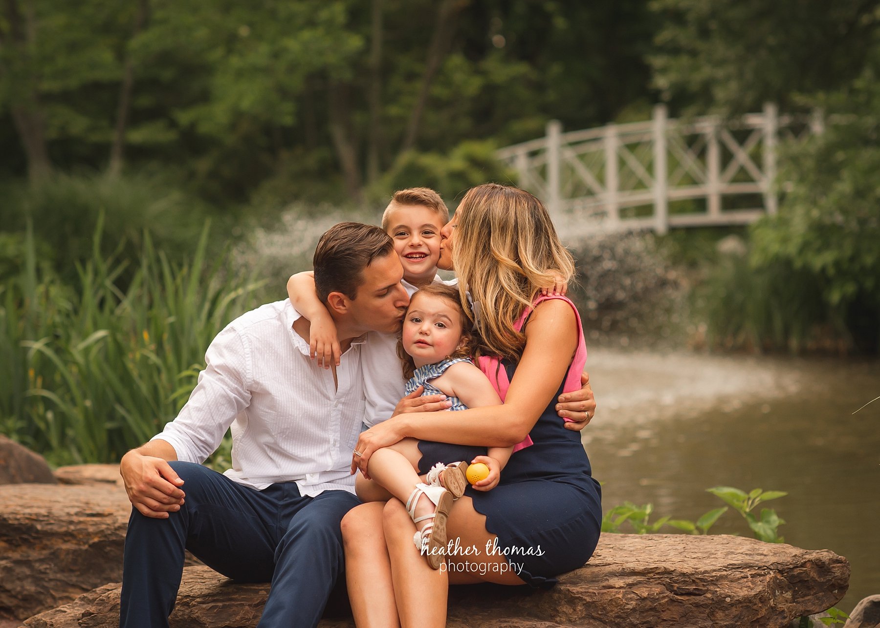 a family photo shoot at sayen gardens in NJ family portrait at sayen gardens