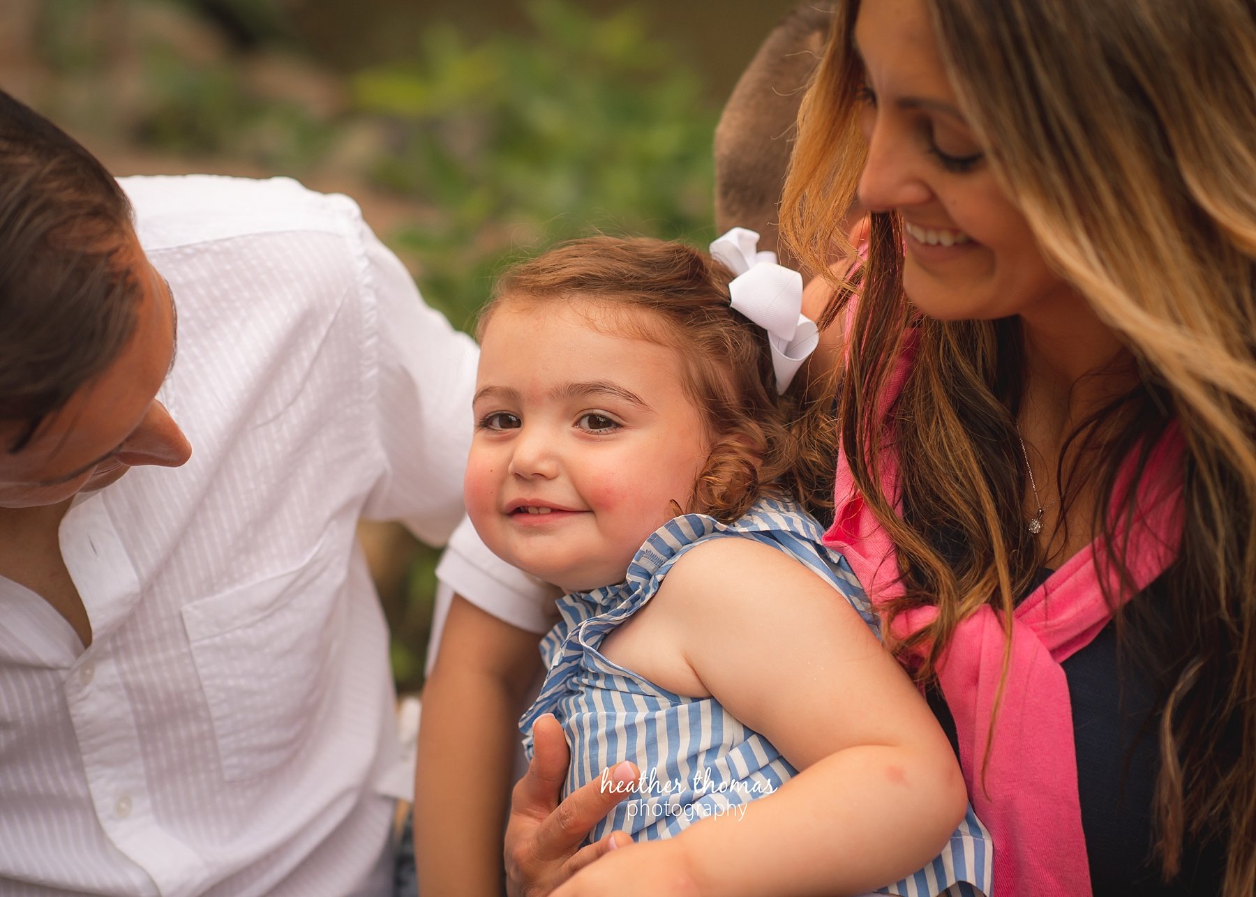 a family photo shoot at sayen gardens in NJ mother and daughter at sayen gardens