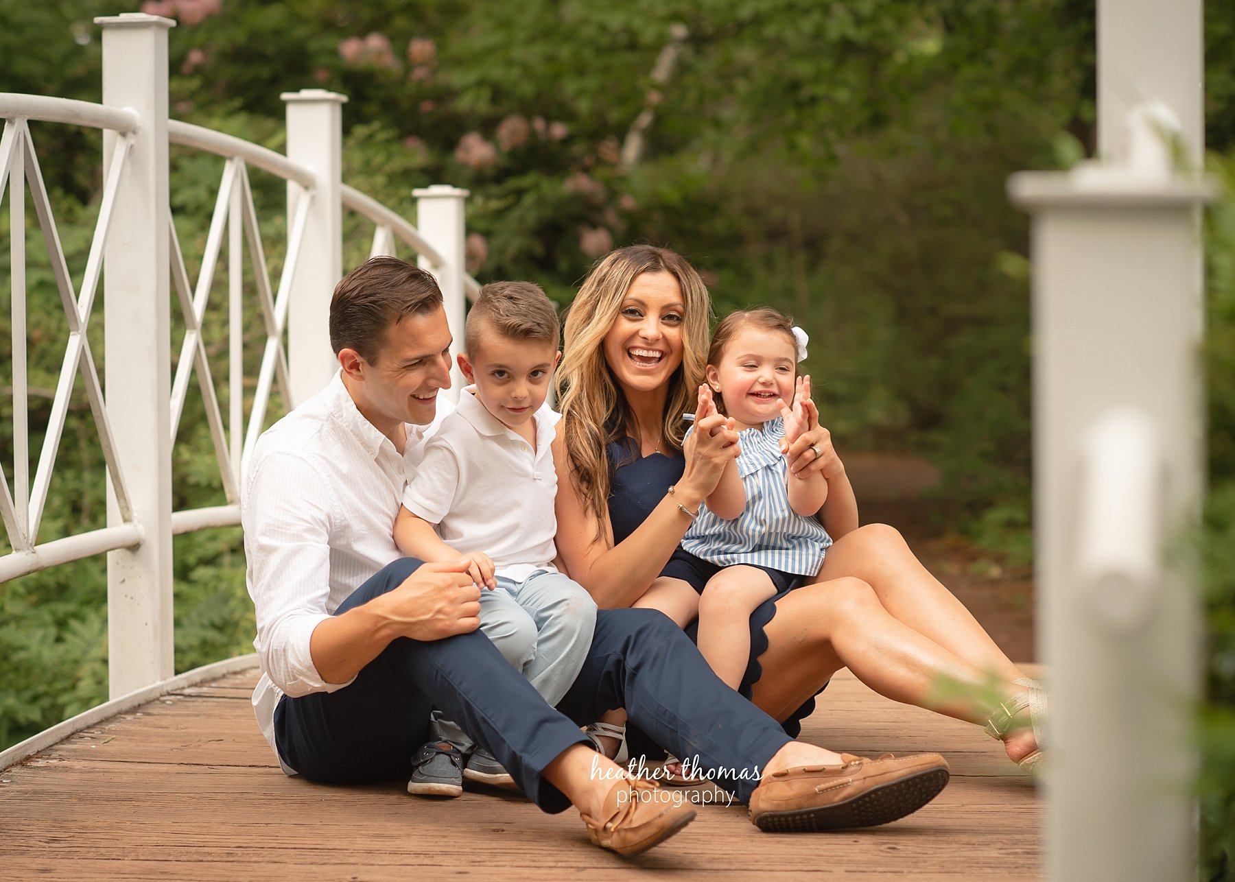 a family photo shoot at sayen gardens in NJ family portrait at sayen gardens