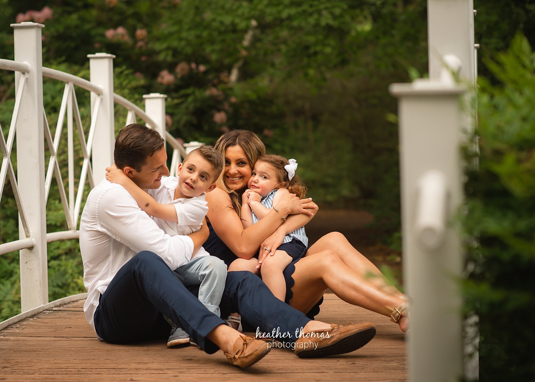 a family photo shoot at sayen gardens in NJ family portrait at sayen gardens