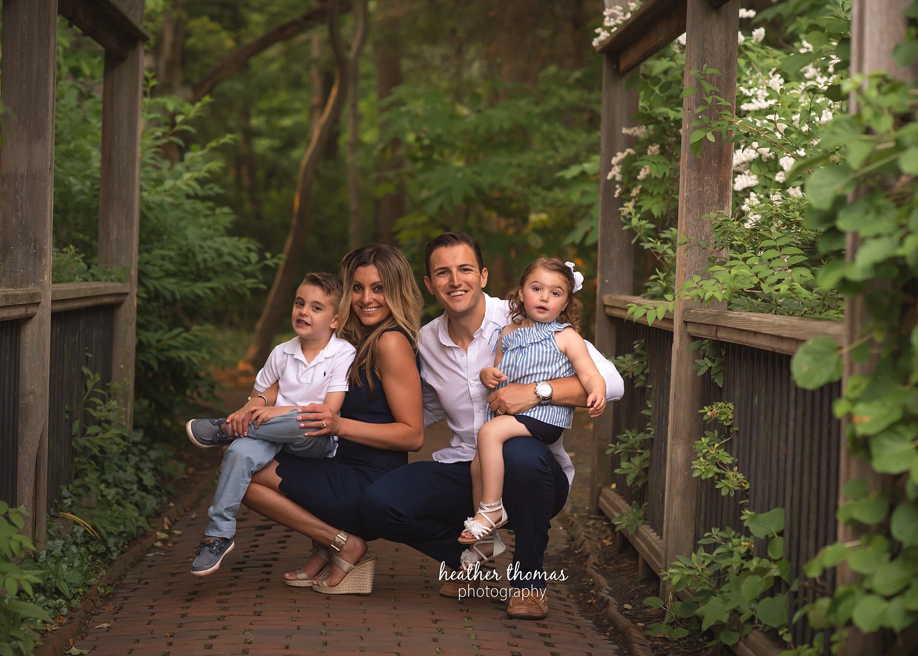 a family photo shoot at sayen gardens in NJ family portrait at sayen gardens