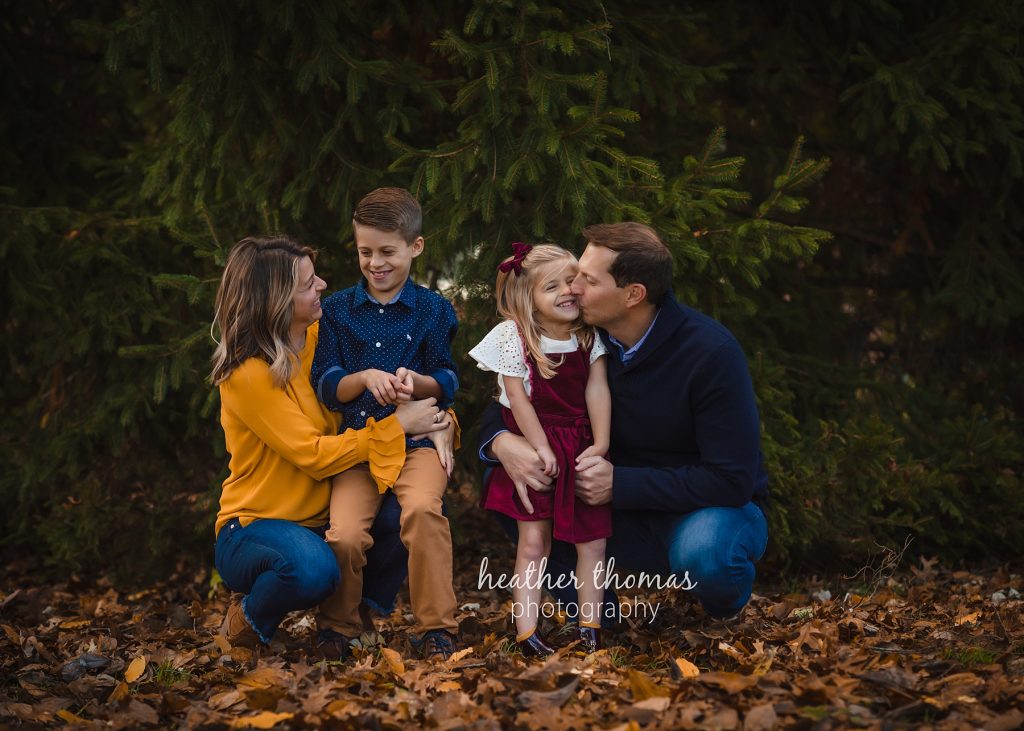 Extended Family Photo Shoot in Philadelphia, PA | Heather Thomas Photography family portrait in newtown pa