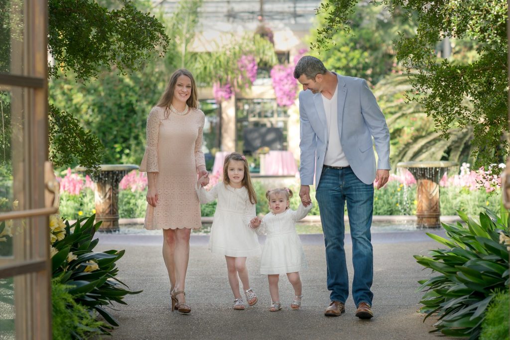 Hot Mama! Posing Tips to Make You Look Fabulous in Photos | Family Photography Philadelphia a family photo shoot with Philadelphia family photographer heather Thomas