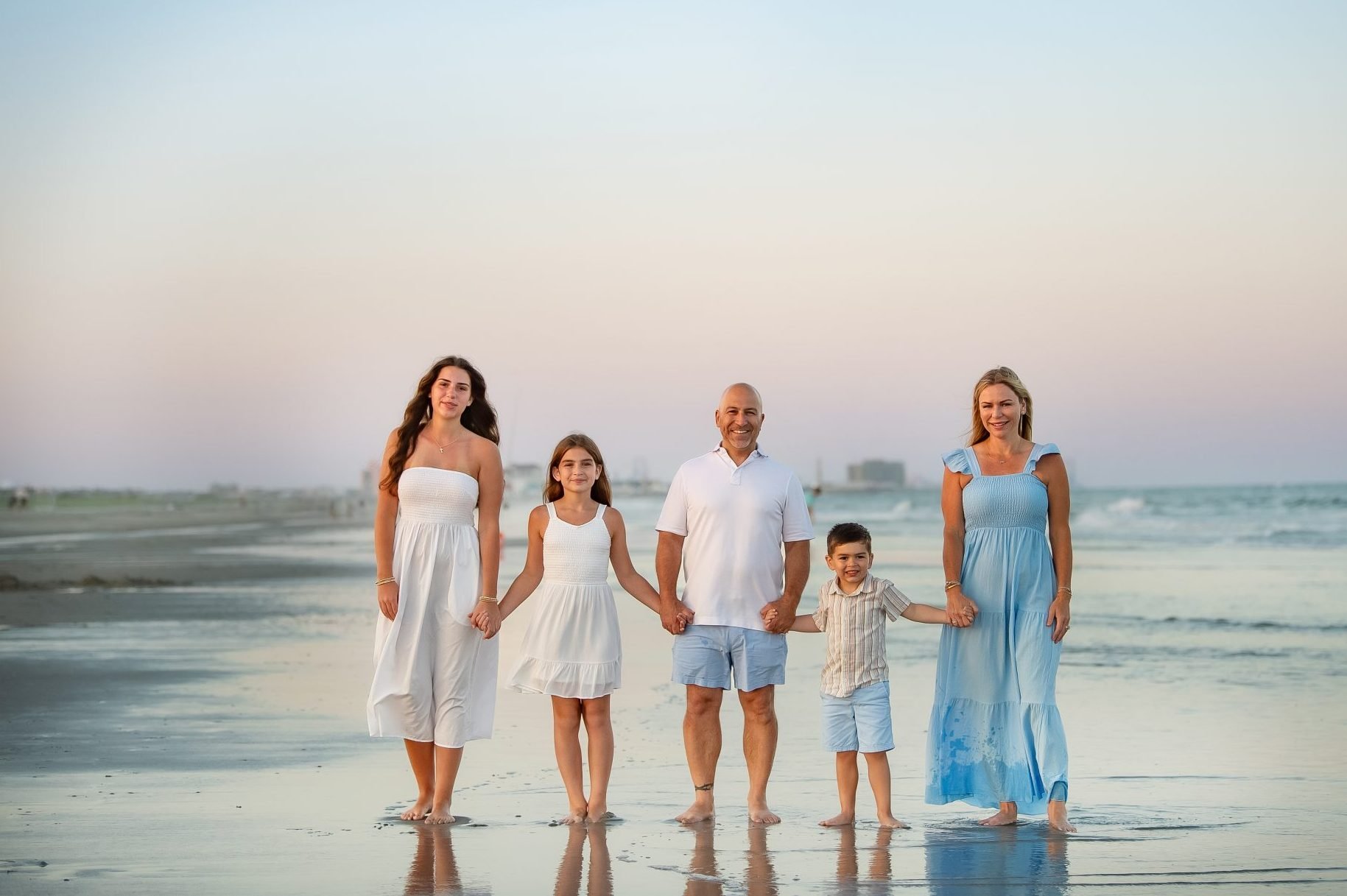 Ocean City, NJ Photographer a family of five at an ocean city nj beach photo shoot with heather thomas photography