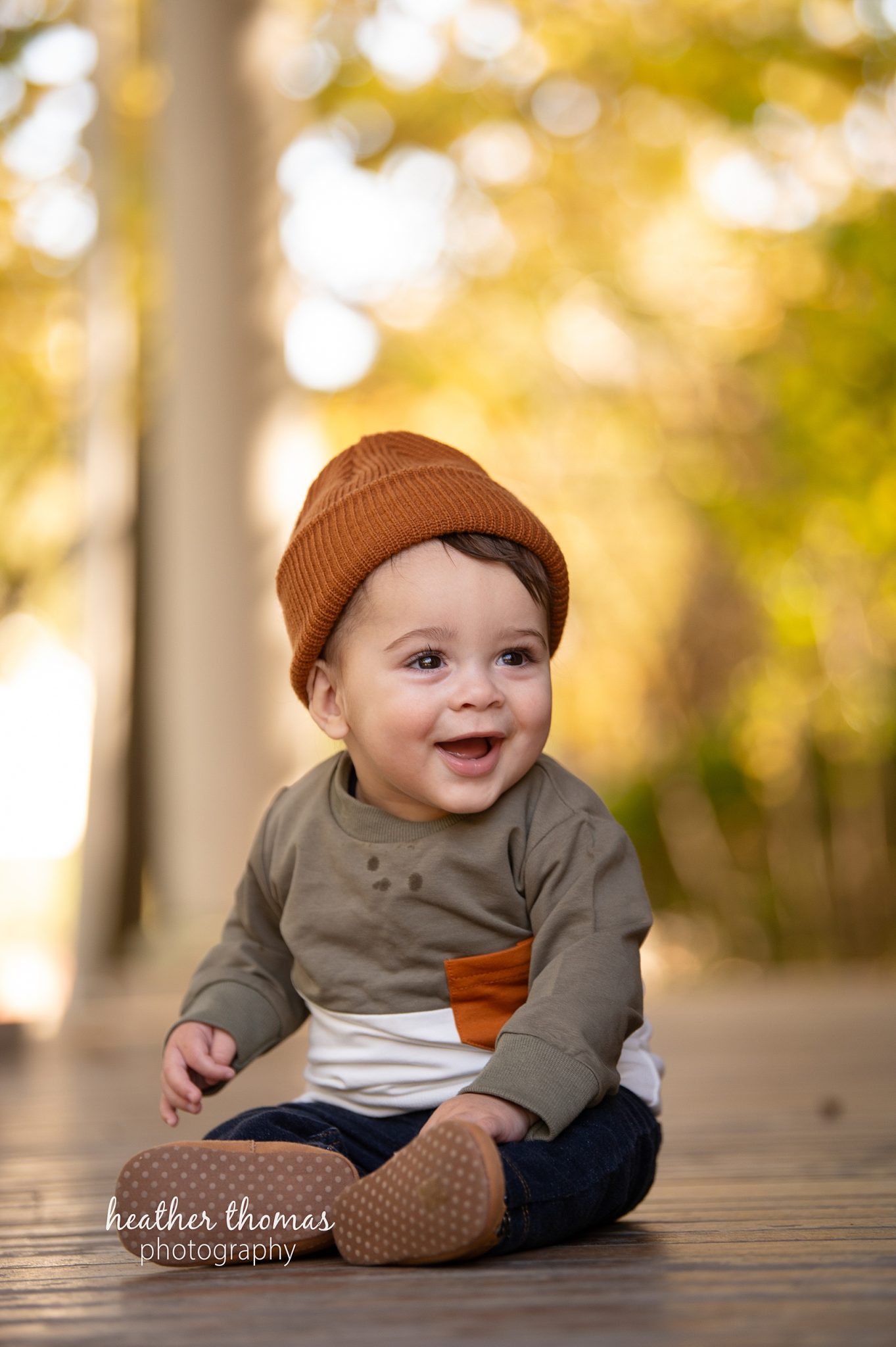 baby-photos-bucks-county-heather-thomas-photograhy-2.jpg Baby boy in cozy sweater sitting among autumn pumpkins at Philadelphia area pumpkin patch