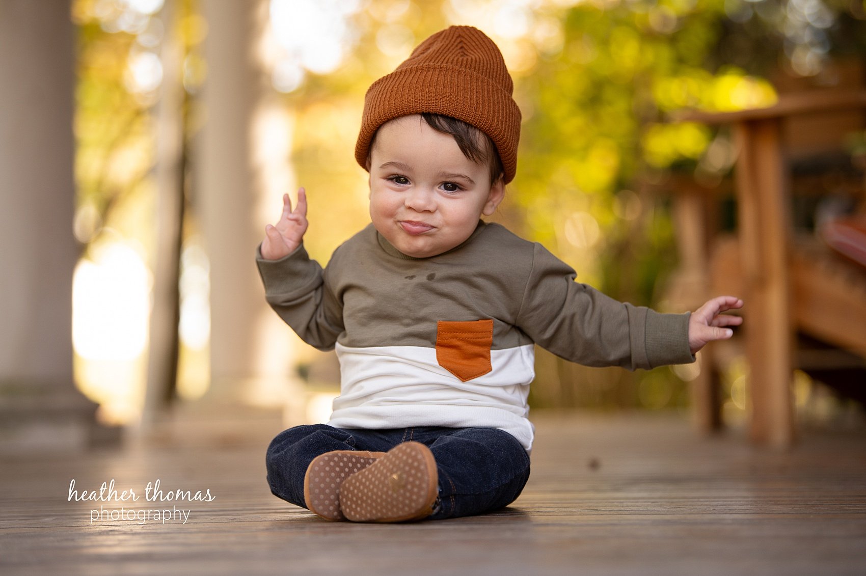 baby-photos-bucks-county-heather-thomas-photograhy-3.jpg Six month old baby boy fall portrait at pumpkin patch near Philadelphia