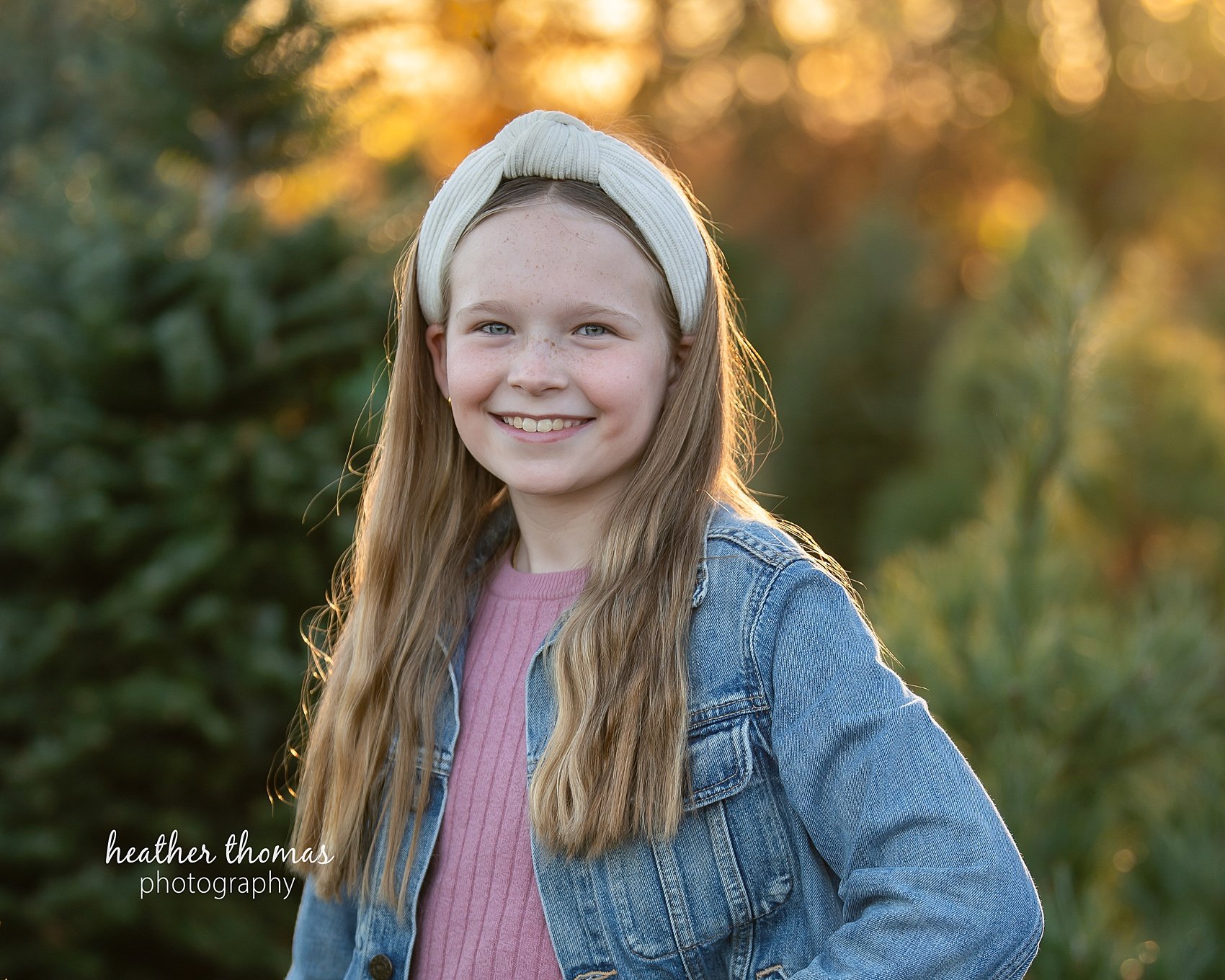 christmas-tree-farm-photo-shoot-heather-thomas-photograhy-113.jpg pictures of a family of 5 at the colavita christmas tree farm session with bucks county family photographer heather thomas