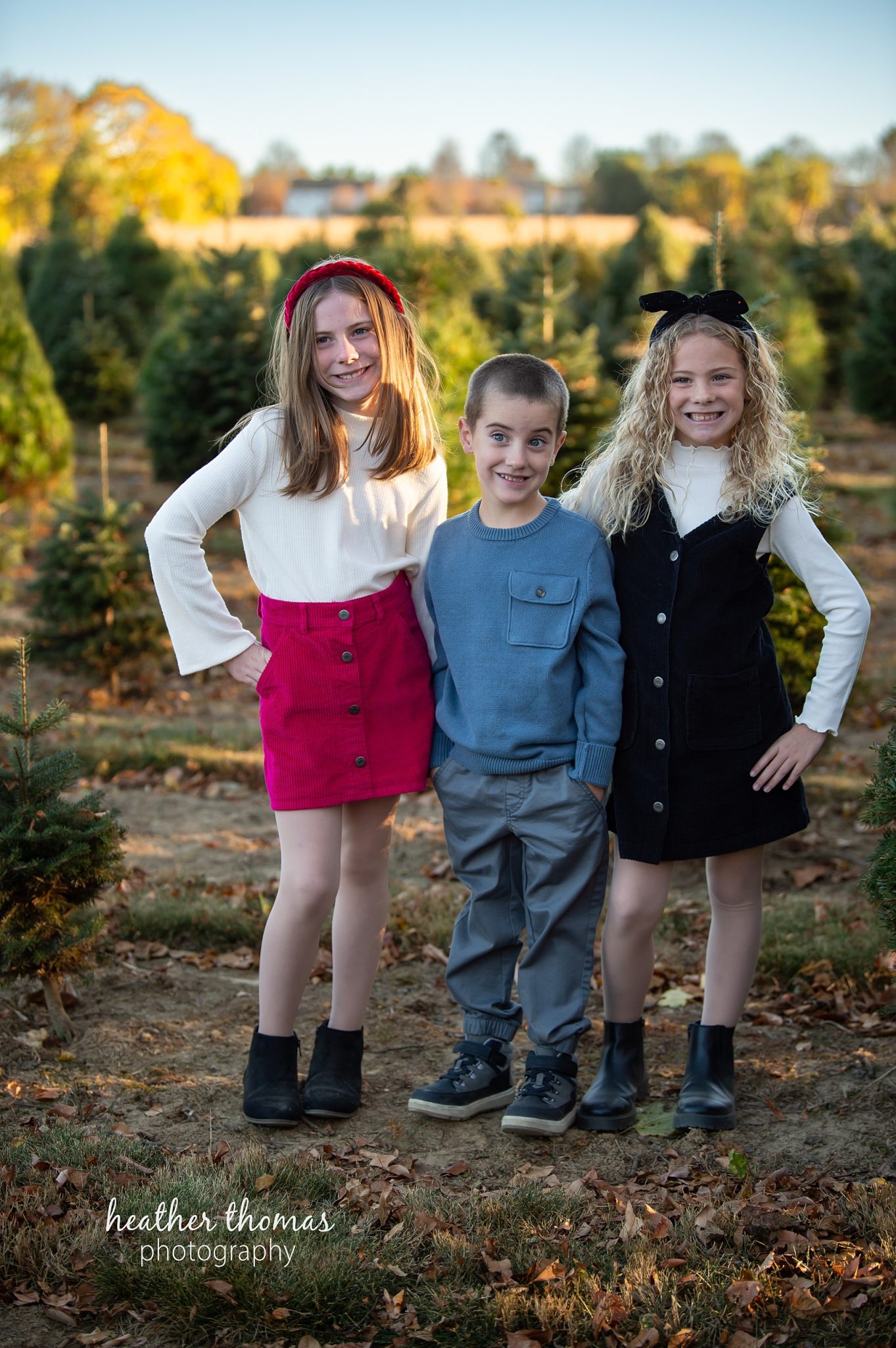 christmas-tree-farm-photo-shoot-heather-thomas-photograhy-52.jpg a professional picture of three siblings at the colavita christmas tree farm in bucks county
