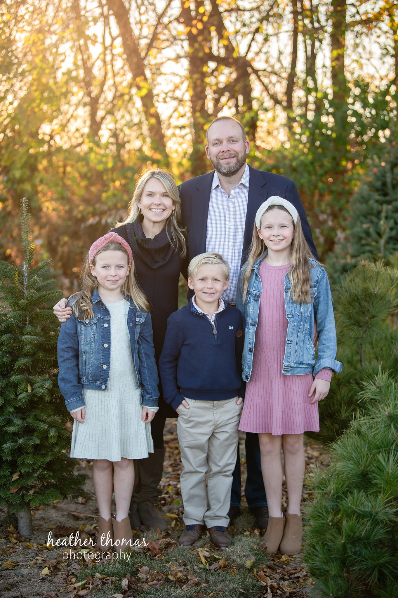 christmas-tree-farm-photo-shoot-heather-thomas-photograhy-97.jpg pictures of a family of 5 at the colavita christmas tree farm session with bucks county family photographer heather thomas