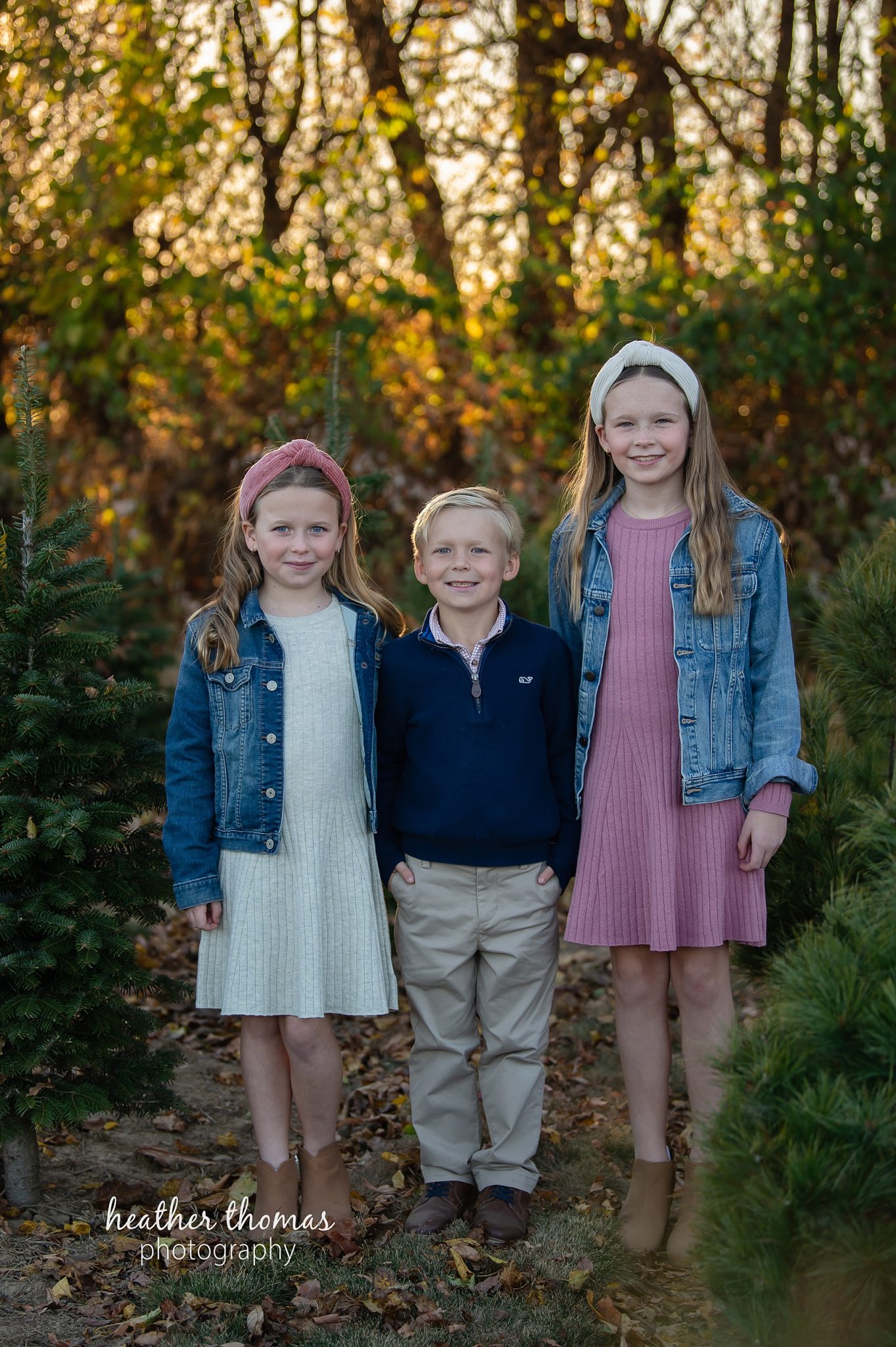 christmas-tree-farm-photo-shoot-heather-thomas-photograhy-99.jpg pictures of a family of 5 at the colavita christmas tree farm session with bucks county family photographer heather thomas