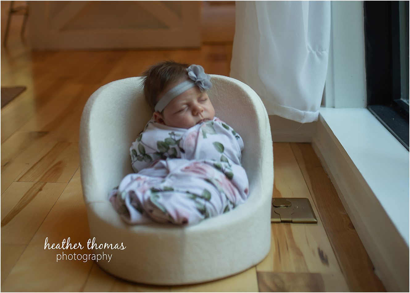 philadelphia-newborn-photogrpaher-heather-thomas-photography--02 a newborn photography session with philadelphia newborn photographer heather thomas