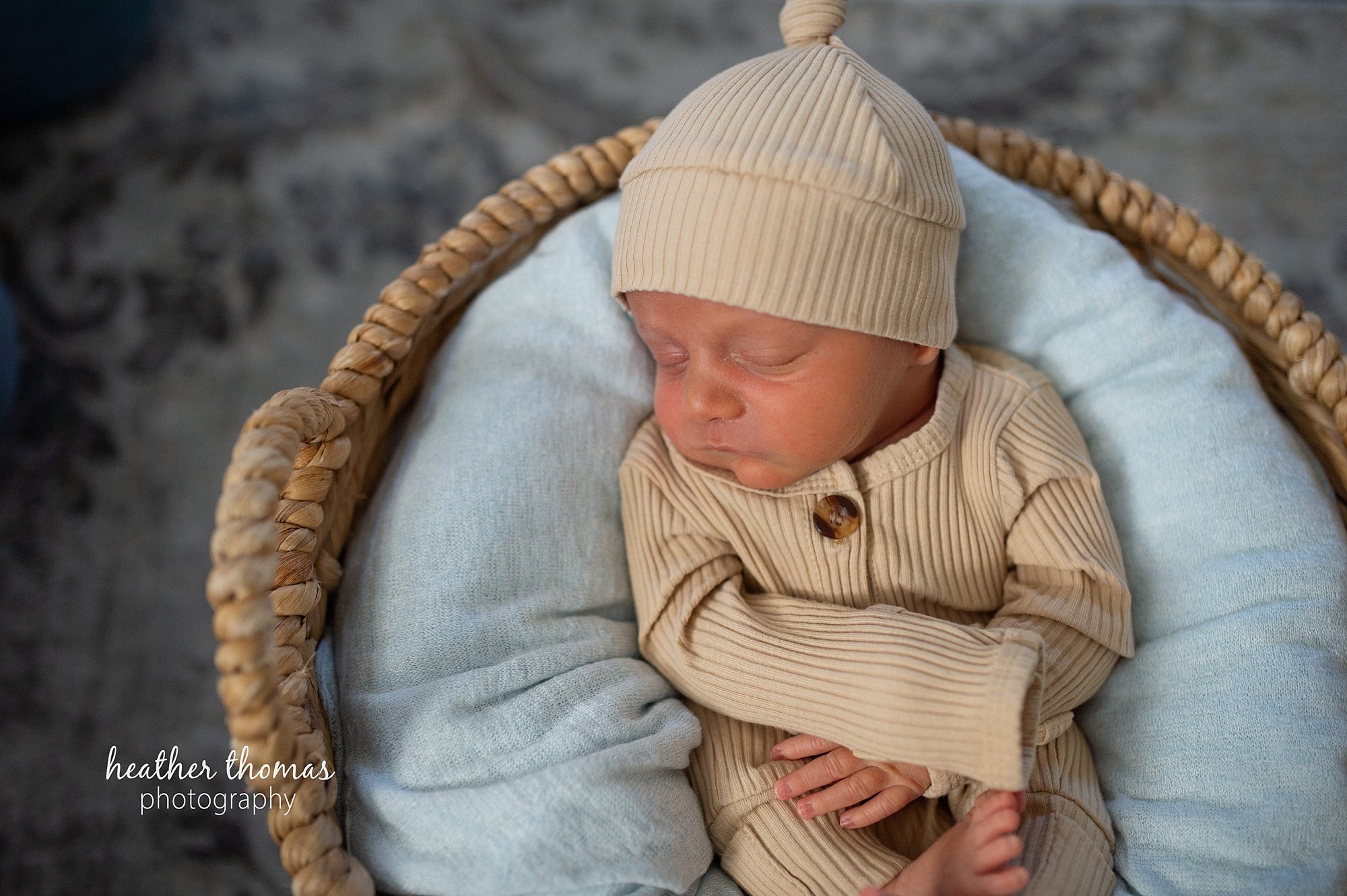 philadelphia-newborn-photogrpaher-heather-thomas-photography--02 a family holding a newborn boy during an in home lifestyle newborn photo session with heather thomas photography
